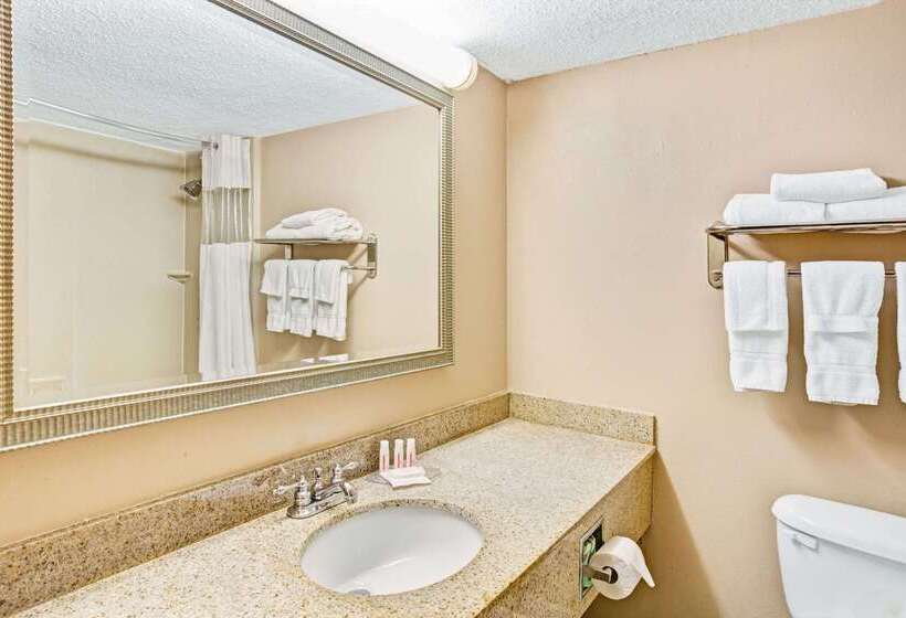 בית מלון כפרי Ramada By Wyndham Statesville