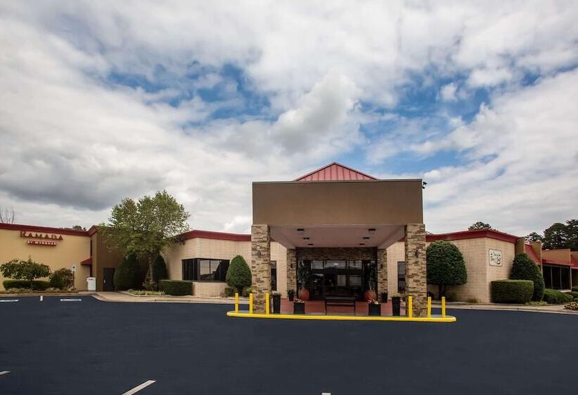 ホテル Ramada By Wyndham Statesville