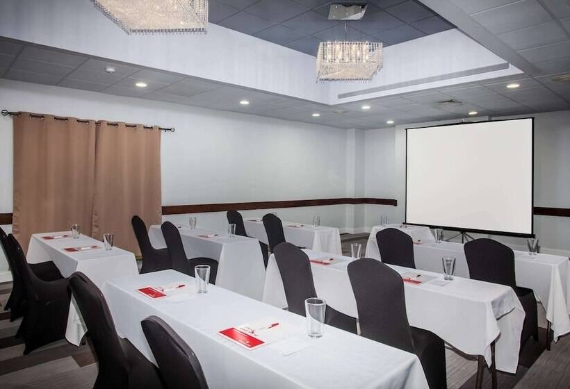 בית מלון כפרי Ramada By Wyndham Statesville