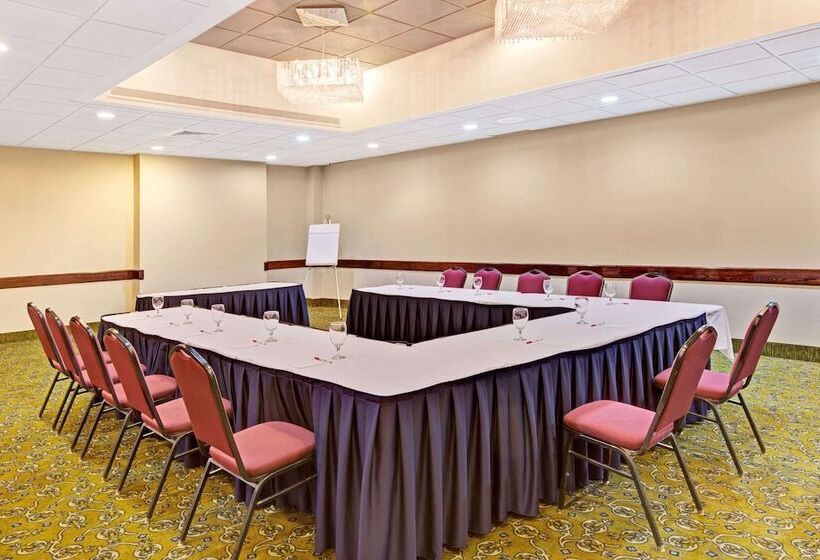 ホテル Ramada By Wyndham Statesville