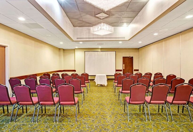 ホテル Ramada By Wyndham Statesville