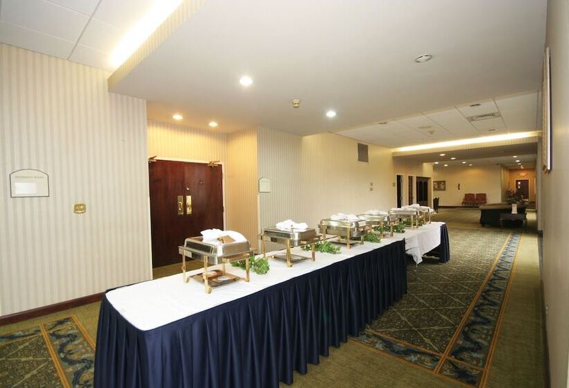 ホテル Ramada By Wyndham Statesville