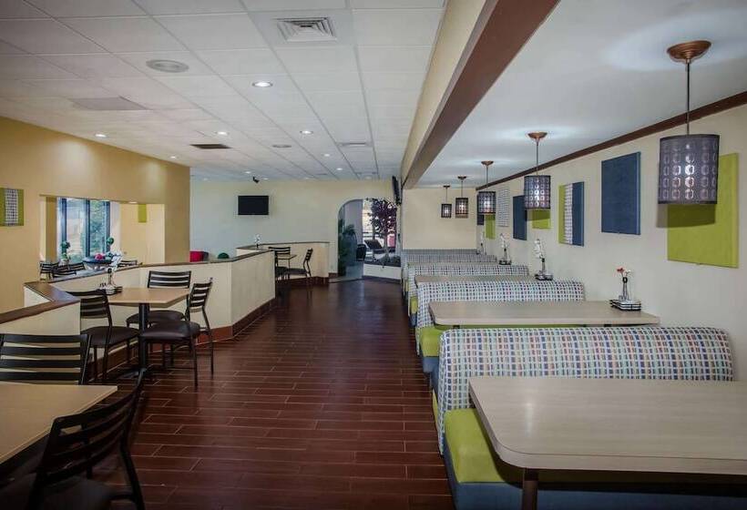 ホテル Ramada By Wyndham Statesville