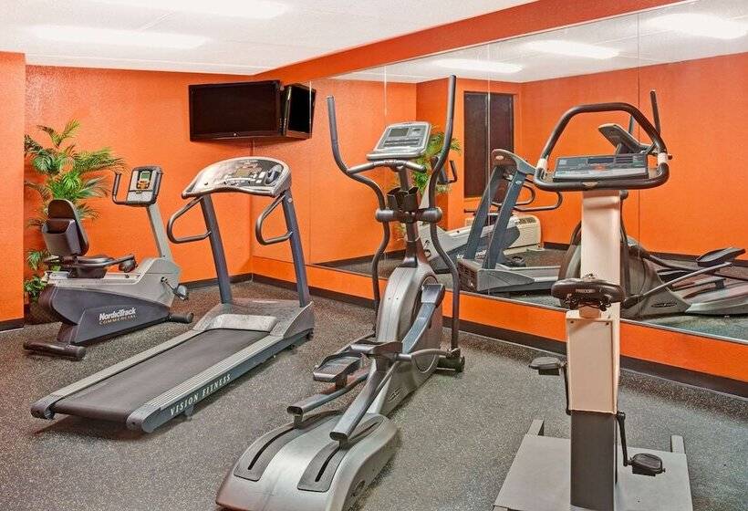 ホテル Ramada By Wyndham Statesville