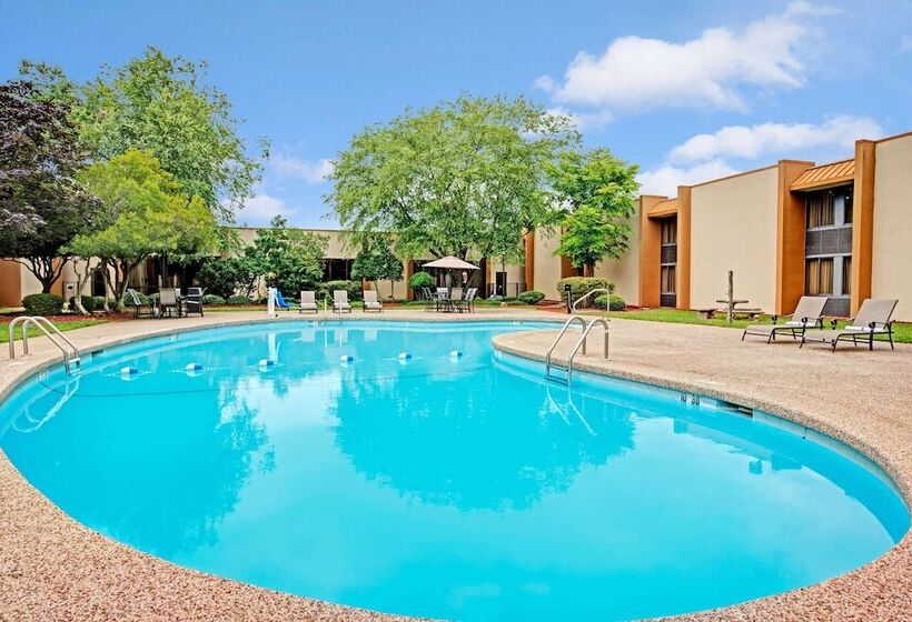 בית מלון כפרי Ramada By Wyndham Statesville