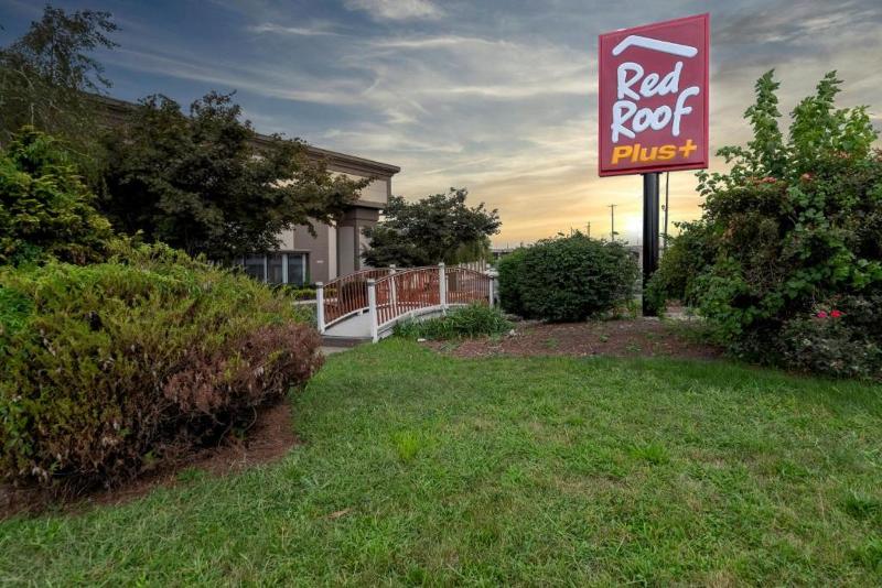 فندق Red Roof Inn Plus Newark Liberty Airport   Carteret