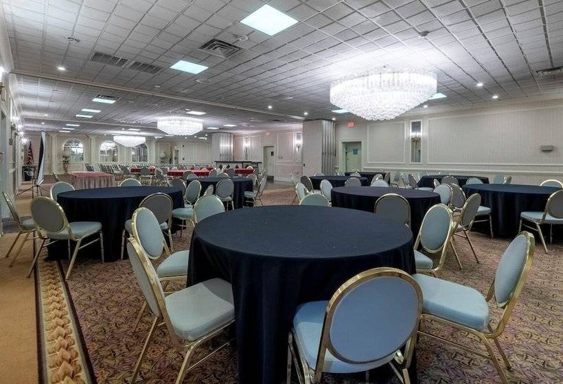 فندق Red Roof Inn Plus Newark Liberty Airport   Carteret