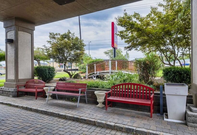 فندق Red Roof Inn Plus Newark Liberty Airport   Carteret