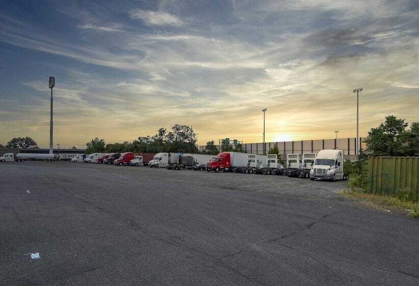 فندق Red Roof Inn Plus Newark Liberty Airport   Carteret