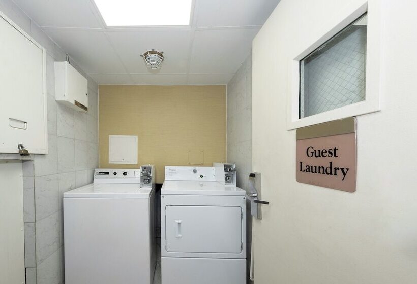 فندق Red Roof Inn Plus Newark Liberty Airport   Carteret