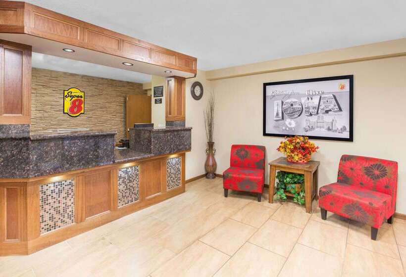 فندق Super 8 By Wyndham Clive Ia