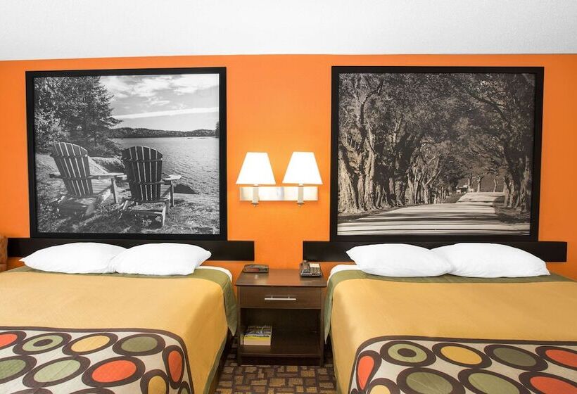 فندق Super 8 By Wyndham Clive Ia