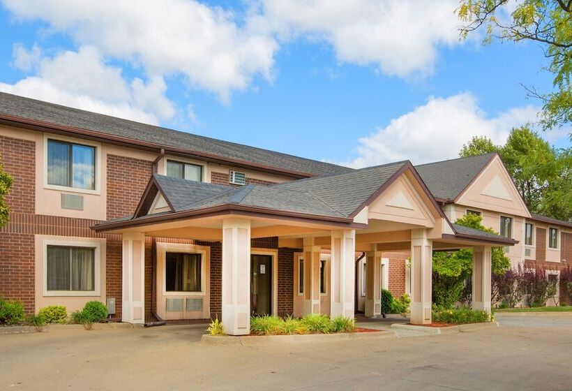 فندق Super 8 By Wyndham Clive Ia