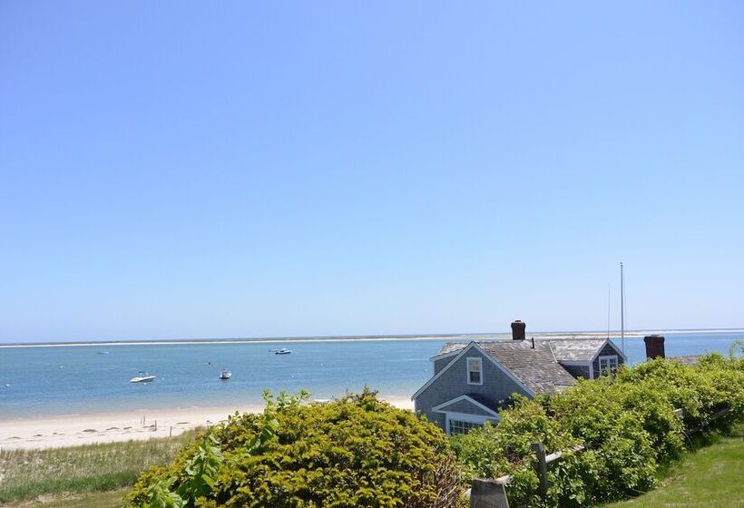 Отель The Hawthorne