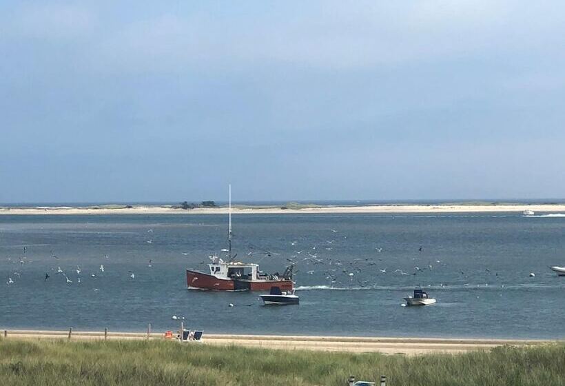 Отель The Hawthorne