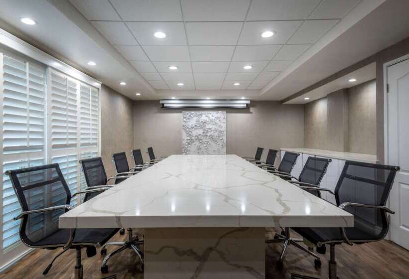 The Volare, Ascend Hotel Collection