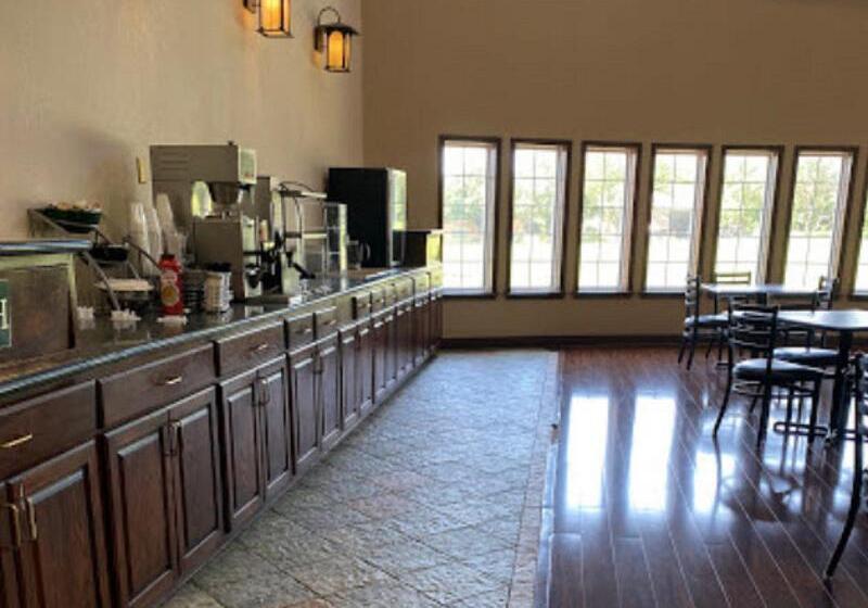 ホテル Candlewood Suites Wichita Northwest, An Ihg