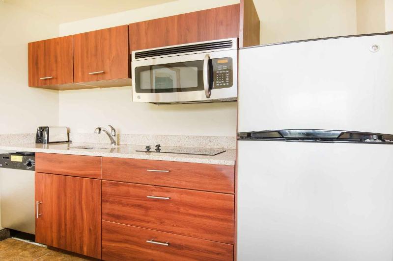 ホテル Candlewood Suites Wichita Northwest, An Ihg