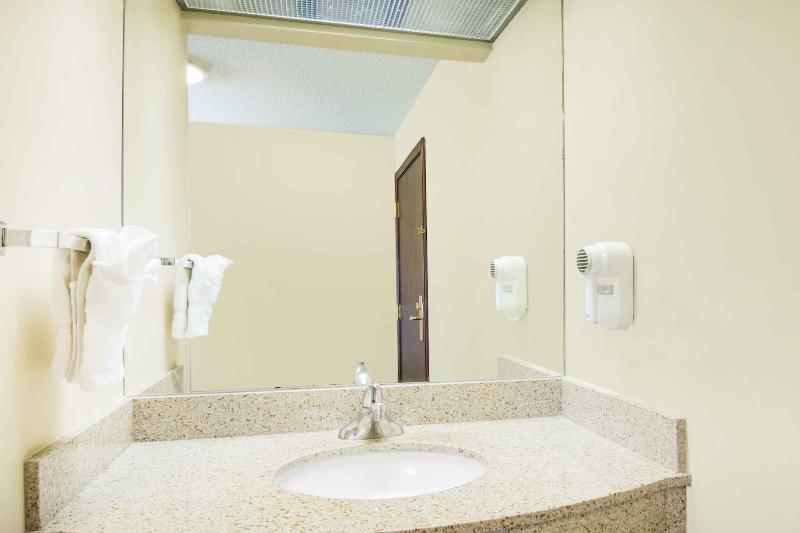 ホテル Candlewood Suites Wichita Northwest, An Ihg