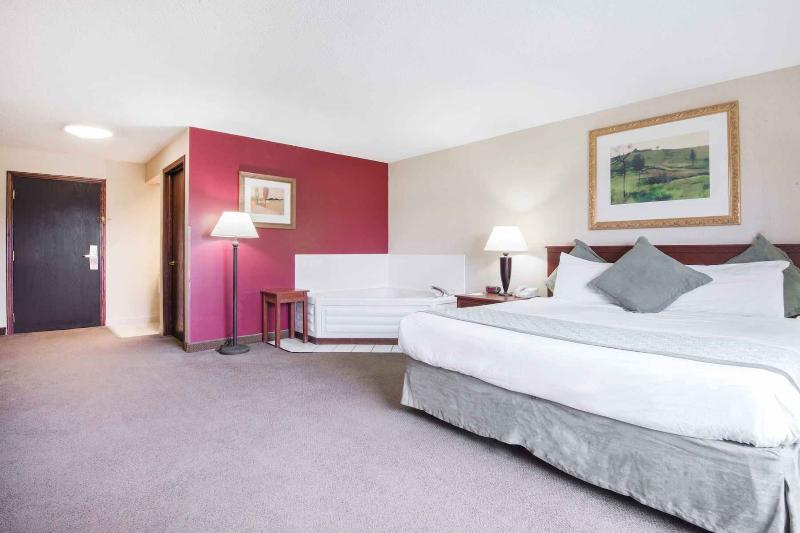 ホテル Candlewood Suites Wichita Northwest, An Ihg