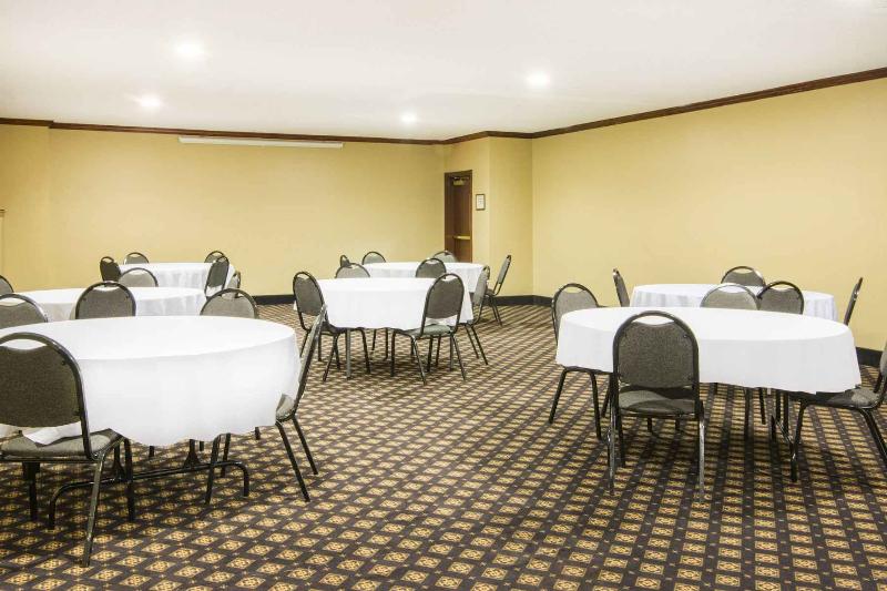 ホテル Candlewood Suites Wichita Northwest, An Ihg