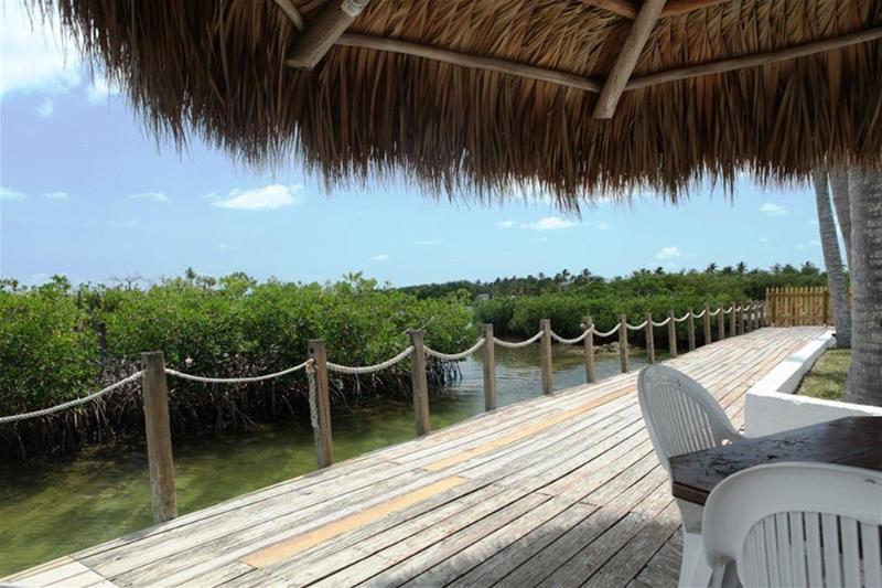 فندق على الطريق Fisher Inn Resort & Marina