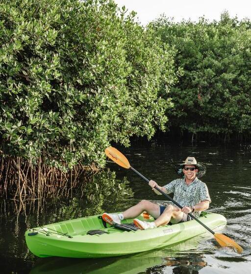 فندق على الطريق Fisher Inn Resort & Marina