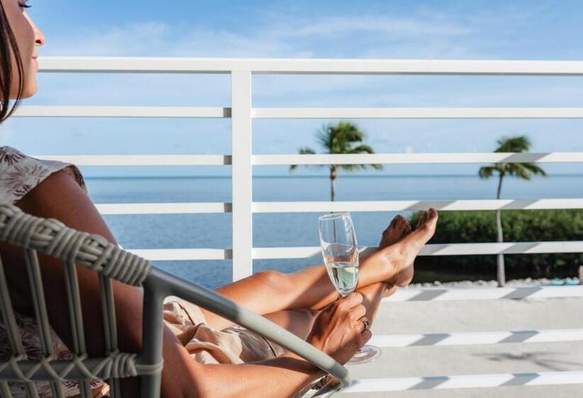 فندق على الطريق Fisher Inn Resort & Marina