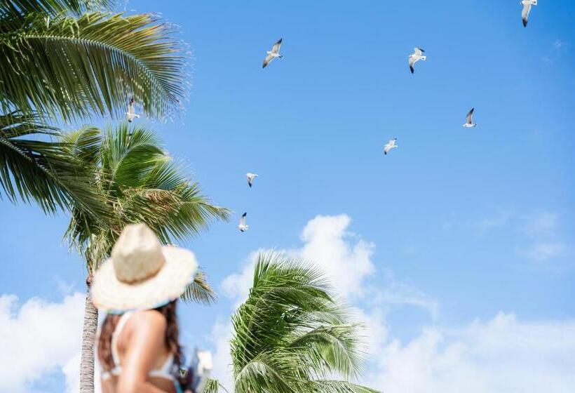 فندق على الطريق Fisher Inn Resort & Marina