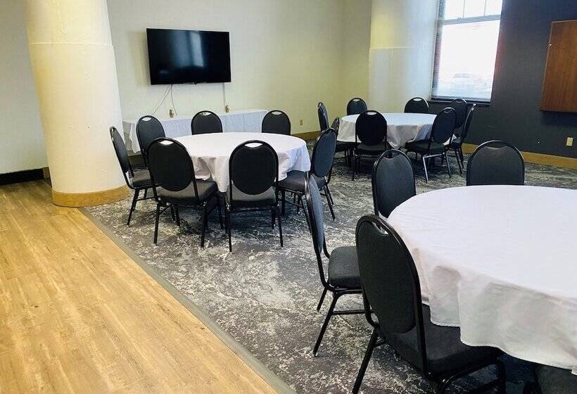 The Suites Hotel At Waterfront Plaza