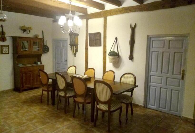 Spacious Villa With Private Pool Campo De Cuellar