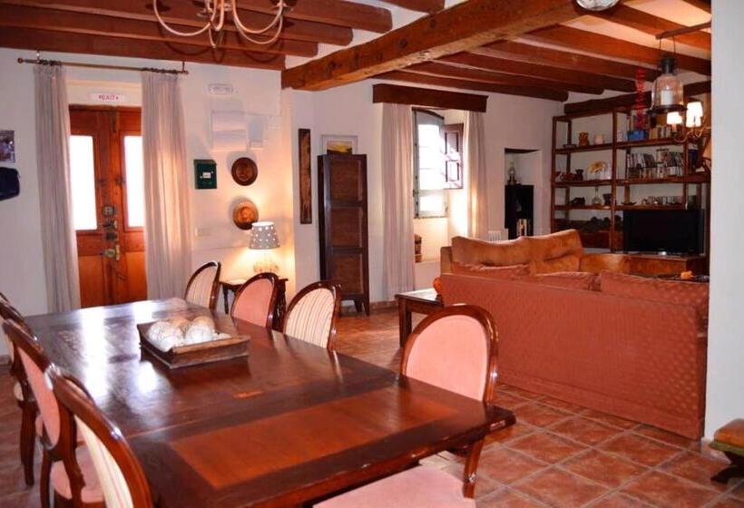 Spacious Villa With Private Pool Campo De Cuellar