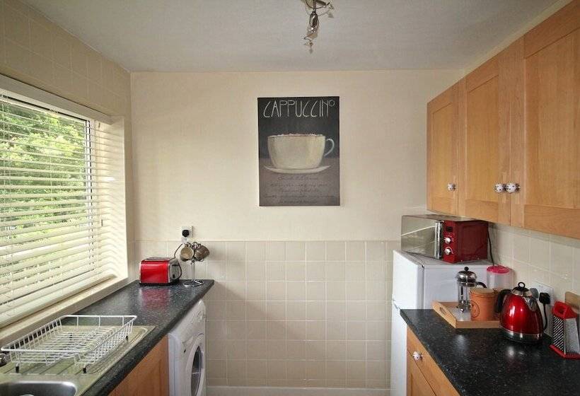 Balcony Apartment   Spacious 2 Large Beds