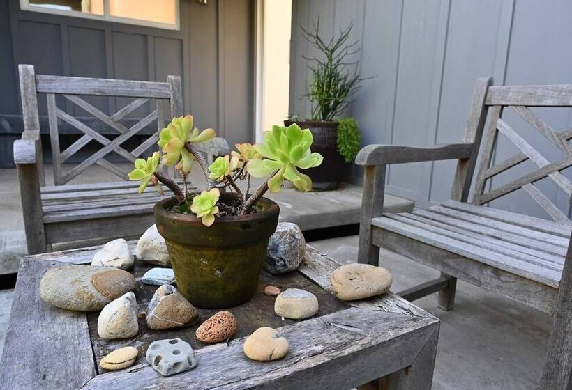 Beautifully Designed Palos Verdes Villa W/ Private Beach And Stunning Views