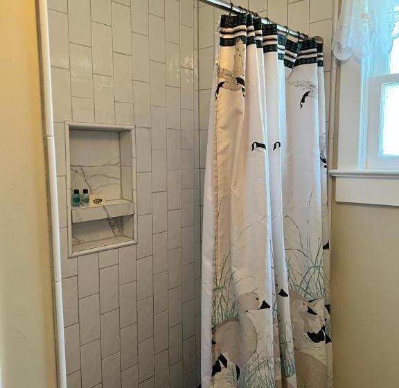 مبيت وإفطار Channel Bass Inn And Restaurant