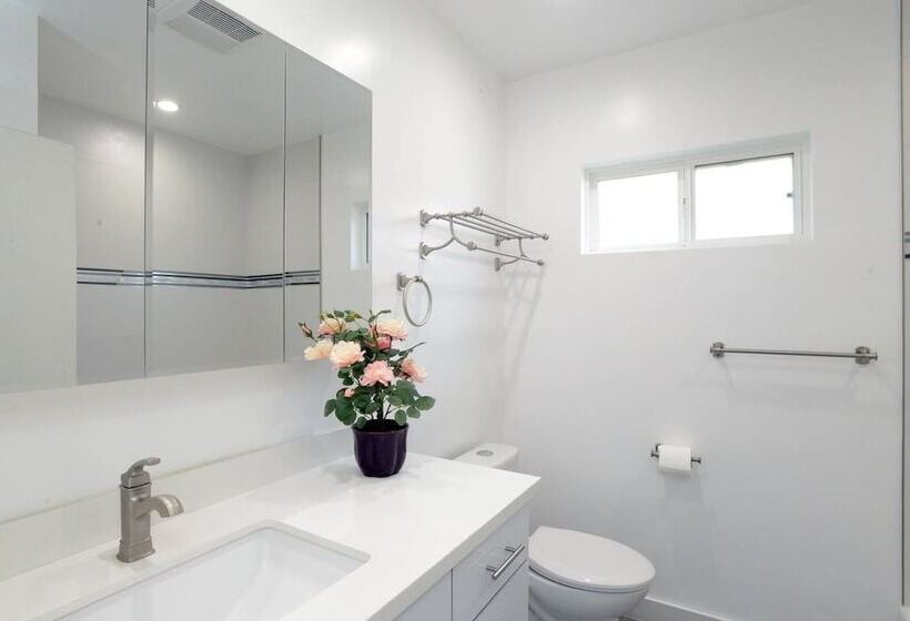 Bright Spacious Family House Near Universal Studios
