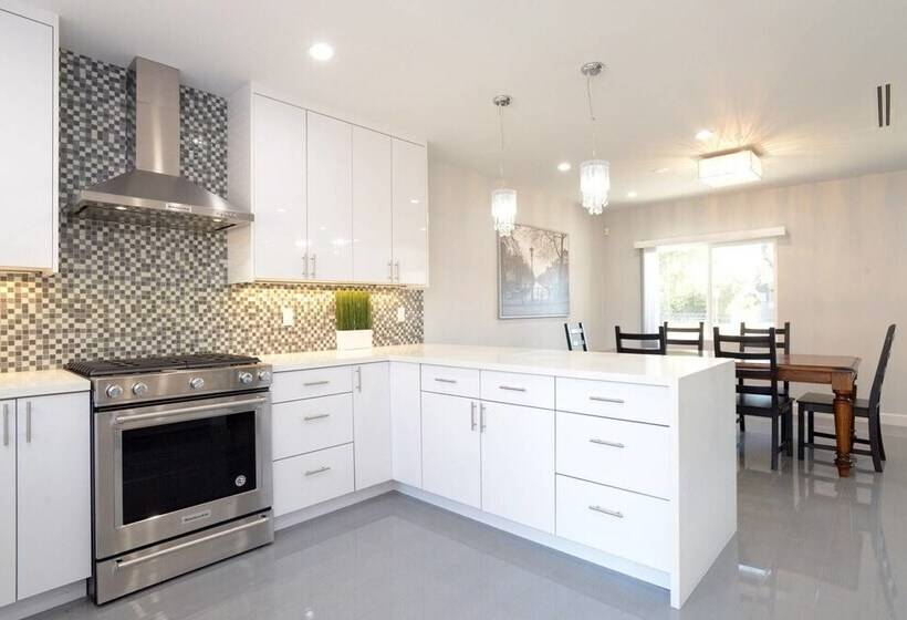 Bright Spacious Family House Near Universal Studios