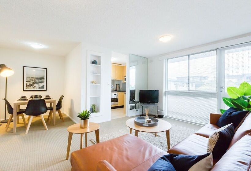 Brooke, 1bdr St.kilda Apartment