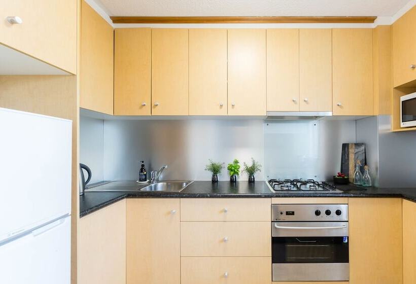 Brooke, 1bdr St.kilda Apartment