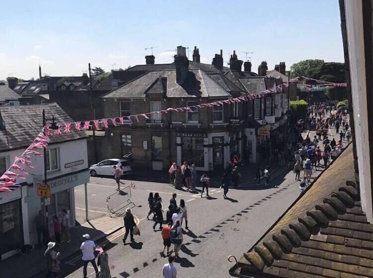 Central Windsor Apartments