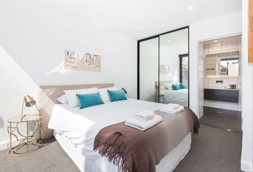 Executive 3 Br Caulfield North