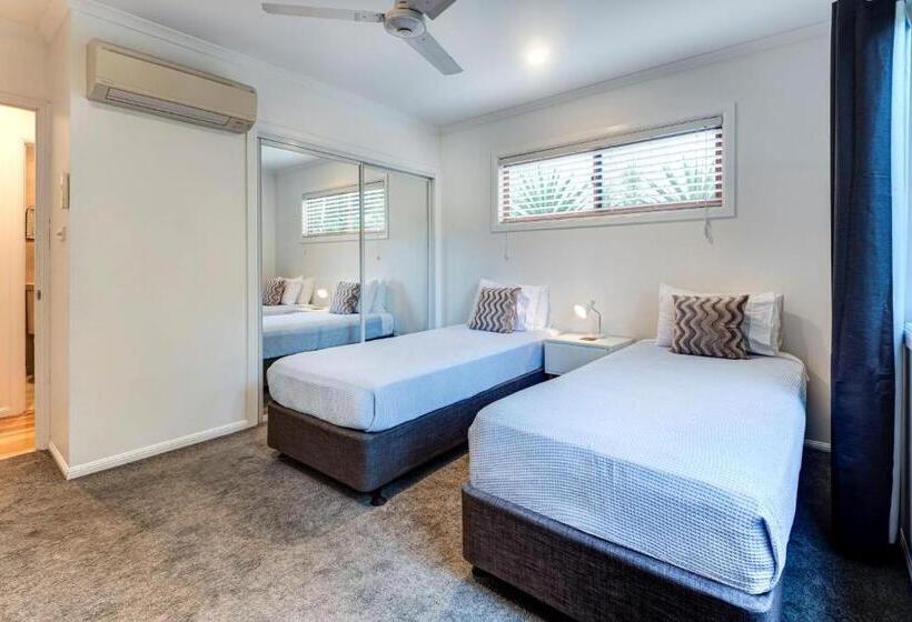 Heliconia 10 Newly Renovated Centrally Located House Hamilton Island