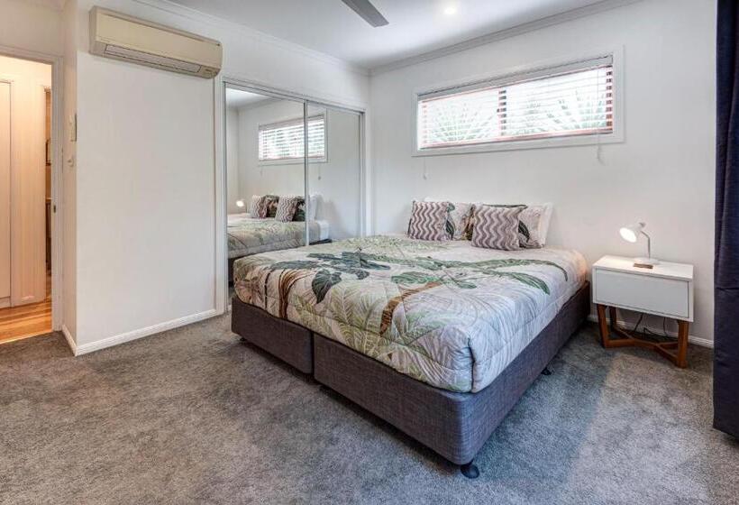 Heliconia 10 Newly Renovated Centrally Located House Hamilton Island