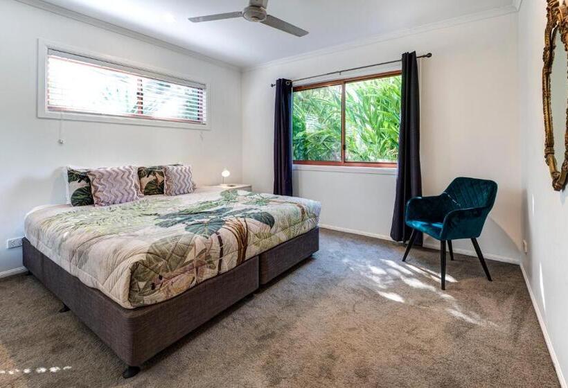 Heliconia 10 Newly Renovated Centrally Located House Hamilton Island