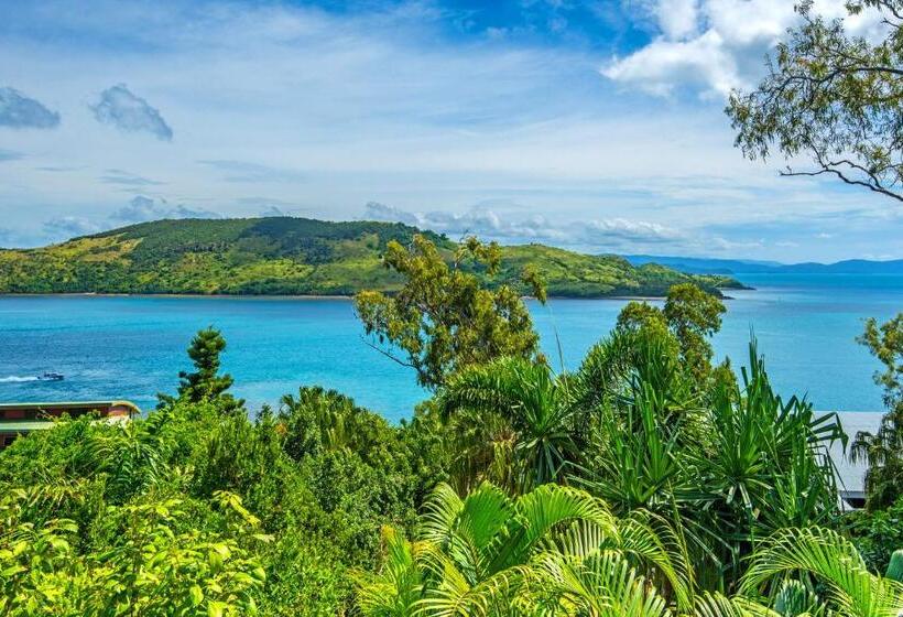 Heliconia 10 Newly Renovated Centrally Located House Hamilton Island