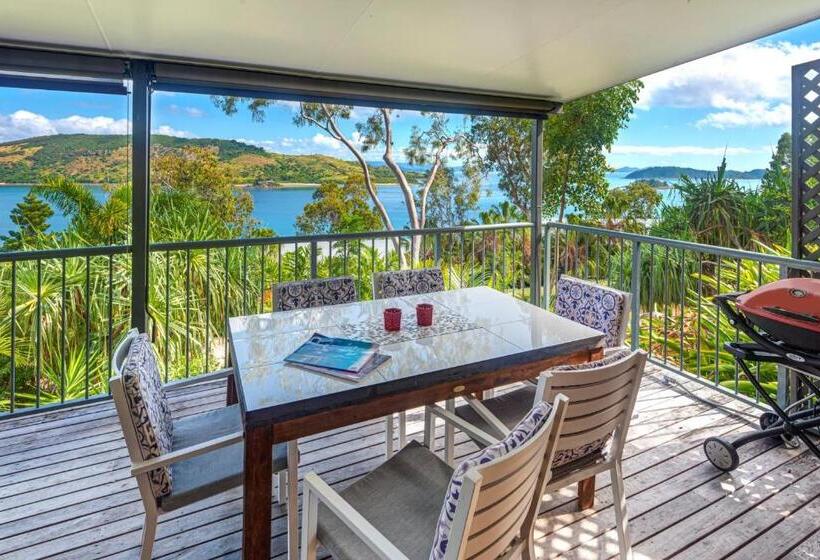 Heliconia 10 Newly Renovated Centrally Located House Hamilton Island