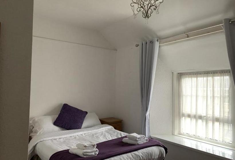 בית מלון כפרי The Castle