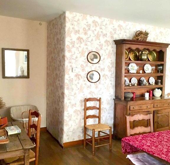 Maison Familiale Spacieuse Pres De Carrouges Avec Jardin