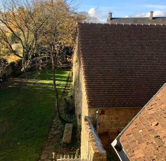 Maison Familiale Spacieuse Pres De Carrouges Avec Jardin