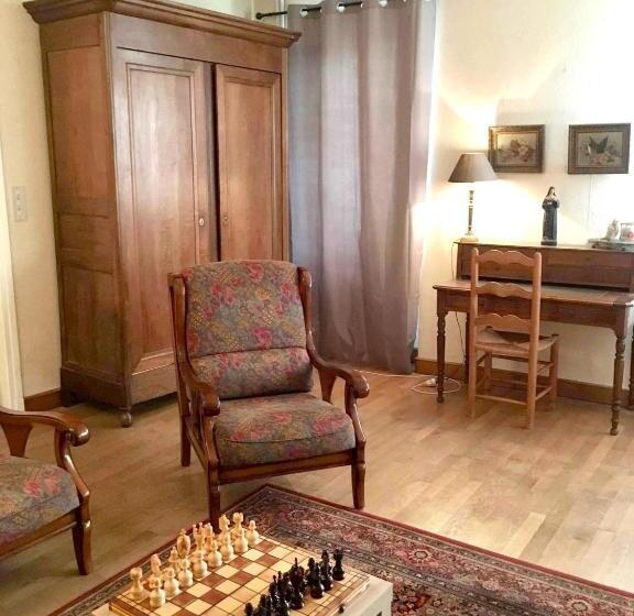 Maison Familiale Spacieuse Pres De Carrouges Avec Jardin